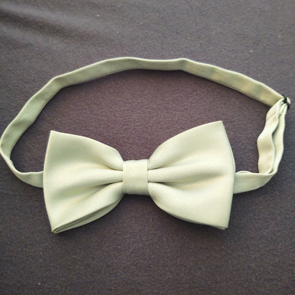 Men's Matte Satin Pre-tied Bowtie